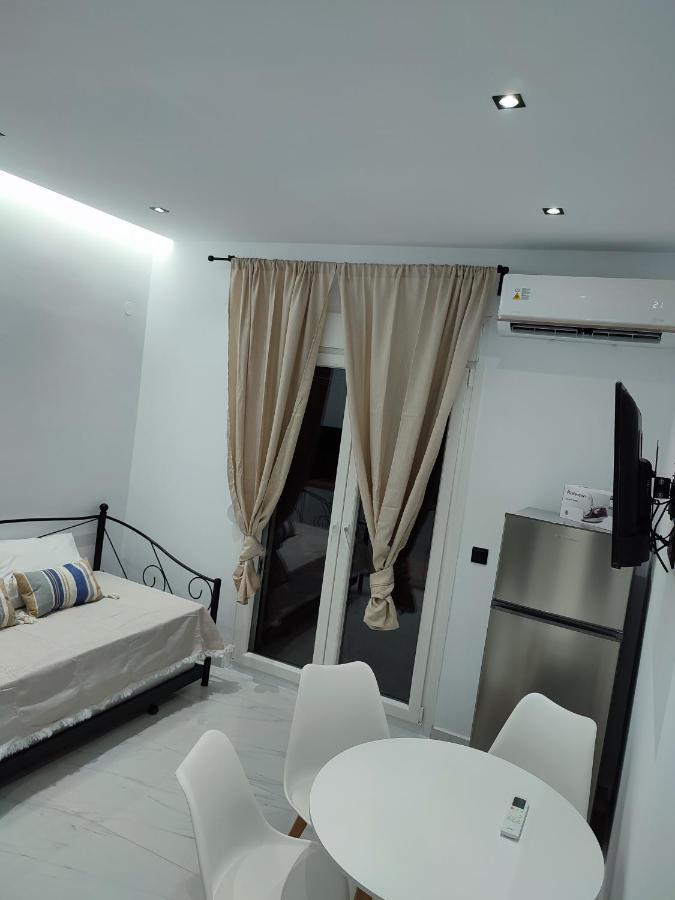 Alexander Luxury Apartments & Studios Metamorfosi  Exteriör bild